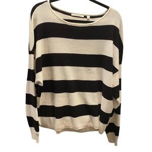 Cyrus Black and Cream Crew Neck Sweater Size XL